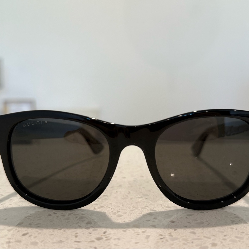 Unisex Gucci Black Sunglasses